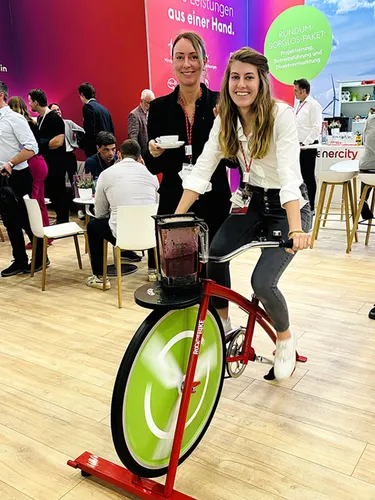 Das enercity-Bike lädt zu einer kleinen Sporteinheit ein: In die Pedalen treten für einen frischen Smoothie