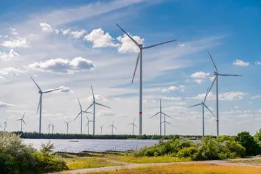 Windanlagen und Photovoltaik Module in Klettwitz