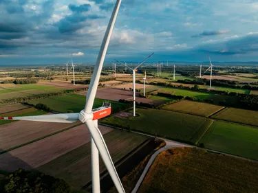 Die zehn Nordex-Anlagen des Windparks Stemwede, Tiefenriede speist Strom ins Netz ein.